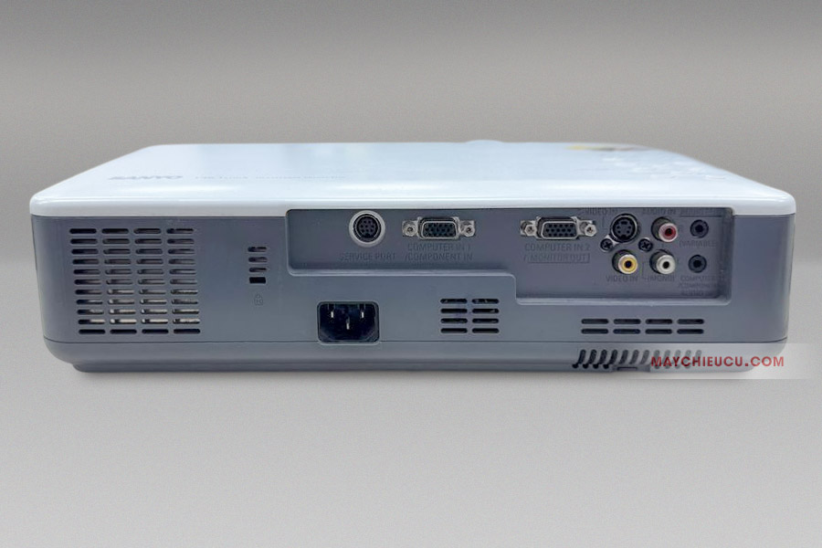 Sanyo PLC-XU78 máy chiếu 3LCD cho văn phòng, giải trí gia đình