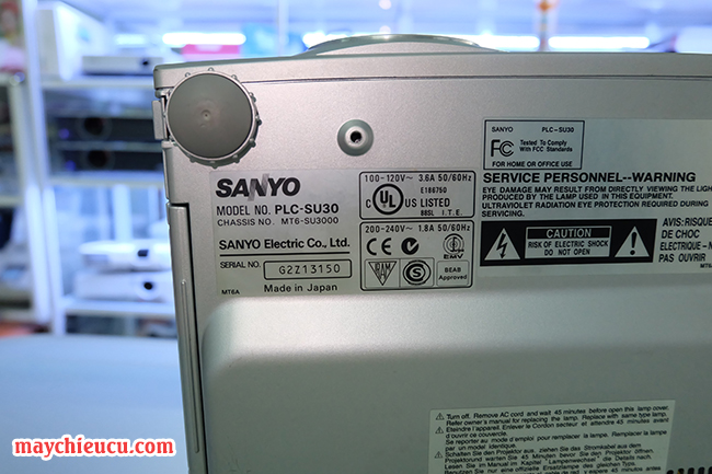 máy chiếu Sanyo PLC-SU30