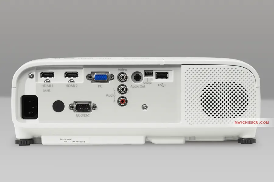 Epson EB-2155W trang bị cổng HDMI kép, trong đó có một cổng hỗ trợ chuẩn kết nối MHL