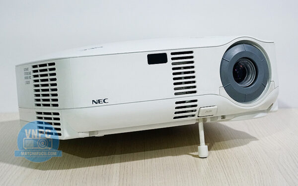 Máy chiếu cũ Nec VT49 đa năng cho phòng có ít ánh sáng
