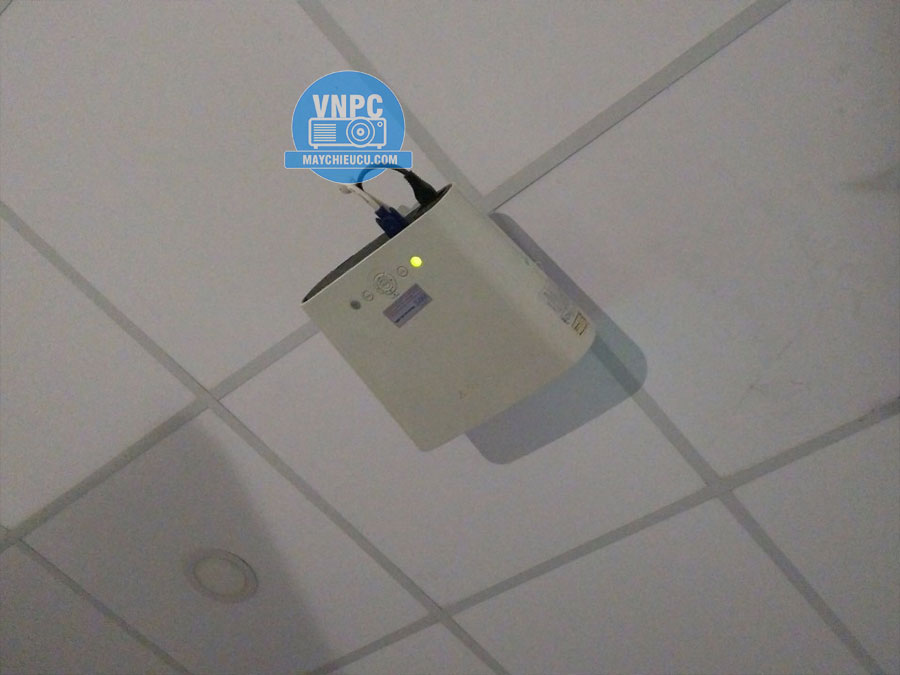 Lắp đặt máy chiếu cũ Sony VPL-EX7 quán cafe tại Quận 12