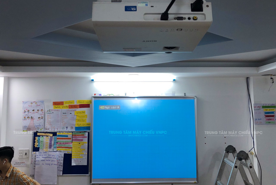 Sony VPL-DX142