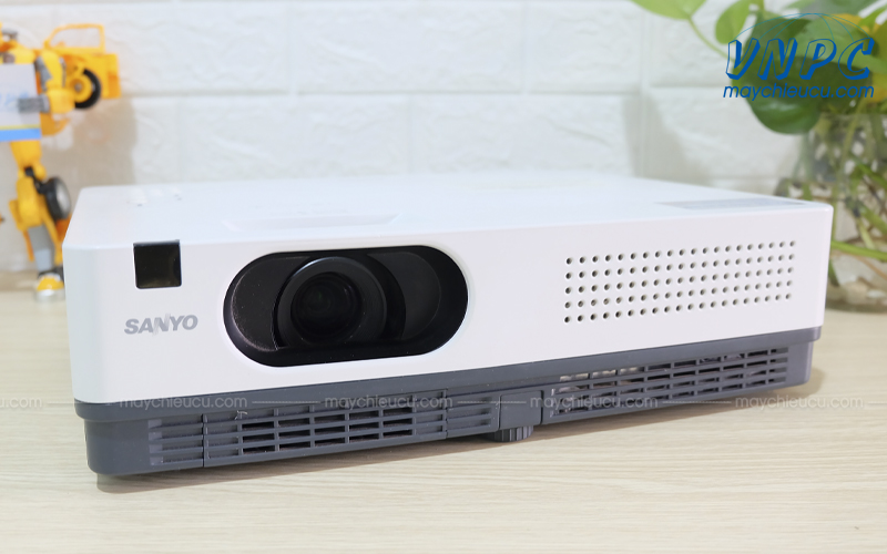 Sanyo PLC-XD2200 Máy chiếu cũ giá rẻ bền đẹp