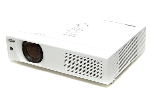 Máy chiếu cũ Sanyo PLC-XU105 chính hãng giá rẻ