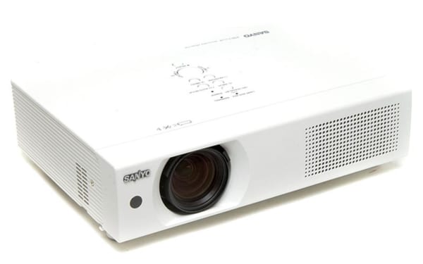 Máy chiếu cũ Sanyo PLC-XU105 chính hãng giá rẻ