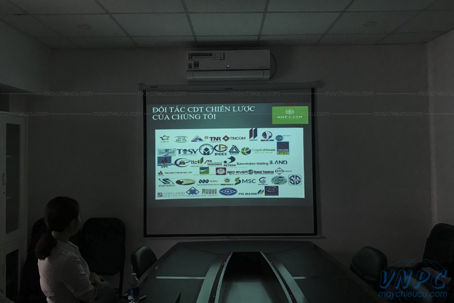 Lắp đặt Infocus IN112X cho văn phòng công ty