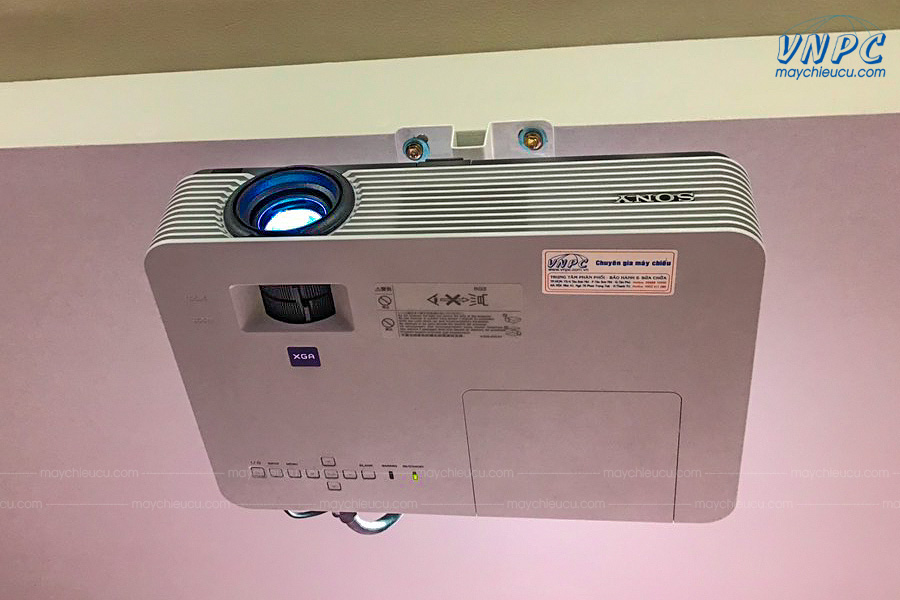Lắp đặt Sony VPL-DX241 và màn chiếu điện 120 inches
