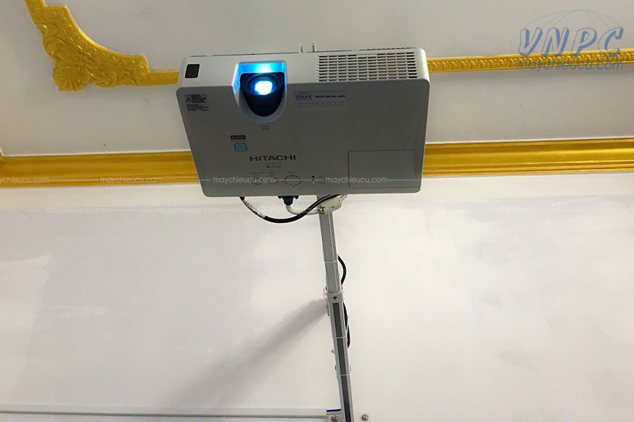 VNPC thi công lắp đặt máy chiếu Hitachi CP-RX79