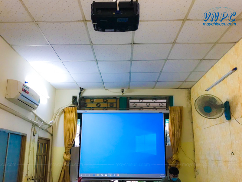 Lắp đặt Optoma PS368 cũ & Màn chiếu treo tường 100"