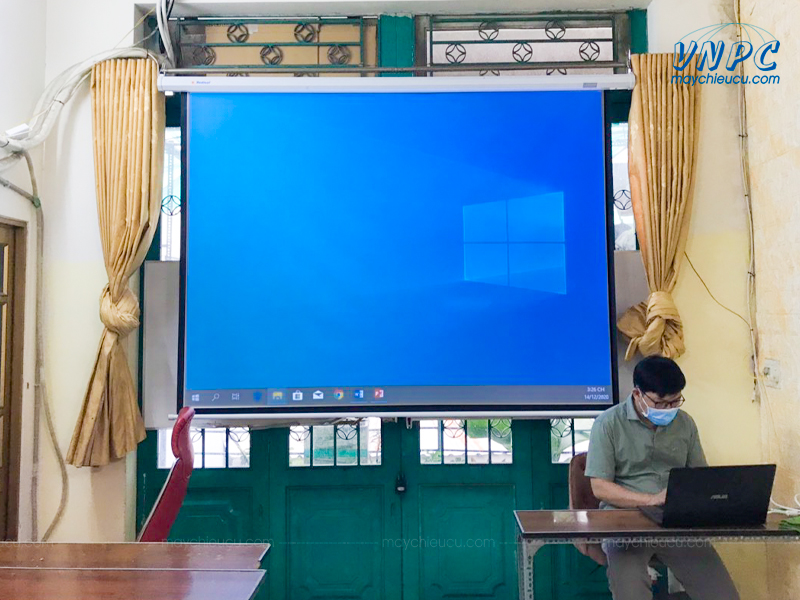 Lắp đặt Optoma PS368 cũ & Màn chiếu treo tường 100"