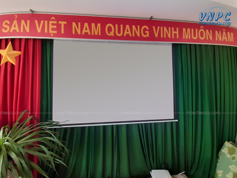 Lắp đặt Optoma PW450 và Màn chiếu điện 120 inch cho văn phòng