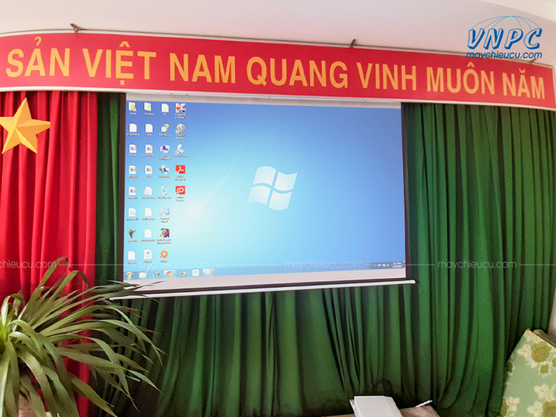 Lắp đặt Optoma PW450 và Màn chiếu điện 120 inch cho văn phòng