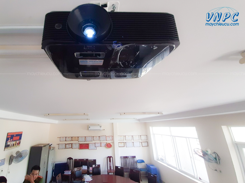 Lắp đặt Optoma PW450 và Màn chiếu điện 120 inch cho văn phòng