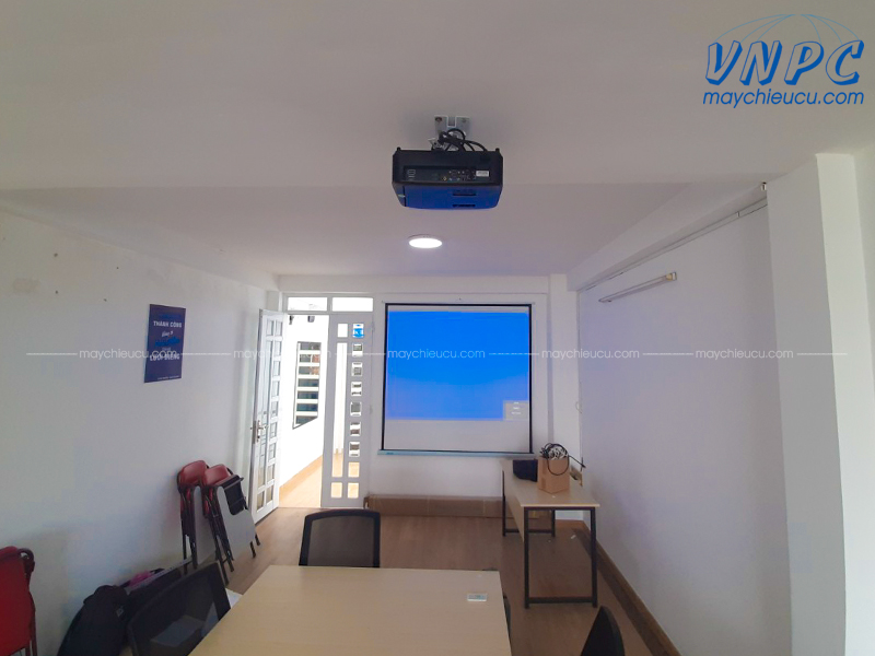 Lắp đặt máy chiếu Optoma PX390 cho văn phòng công ty tại TpHCM