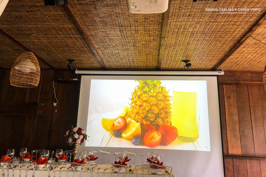Lắp đặt Panasonic PT-VW540 & Màn chiếu 150" cho nhà hàng