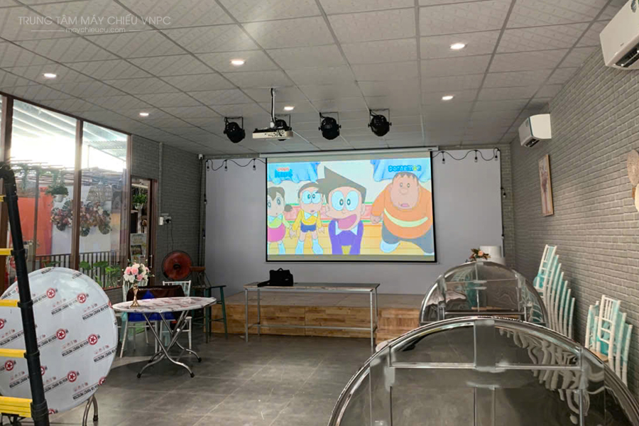 Lắp đặt Epson EB-1945W và Màn chiếu điện 150inch