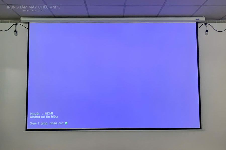 Lắp đặt Epson EB-1945W và Màn chiếu điện 150inch