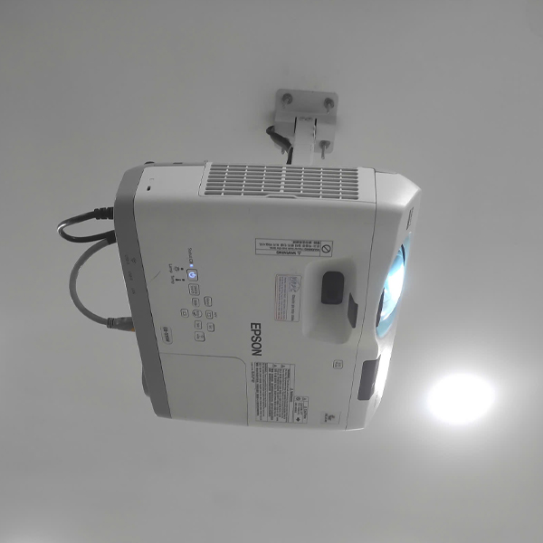 Lắp đặt Epson EB-535W và màn chiếu 100 inch