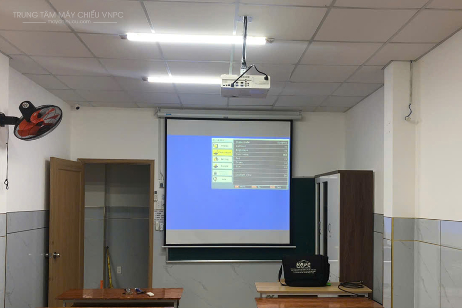 Lắp đặt Panasonic PT-LB353 tại Trung tâm Giáo dục Nhân Trí Việt