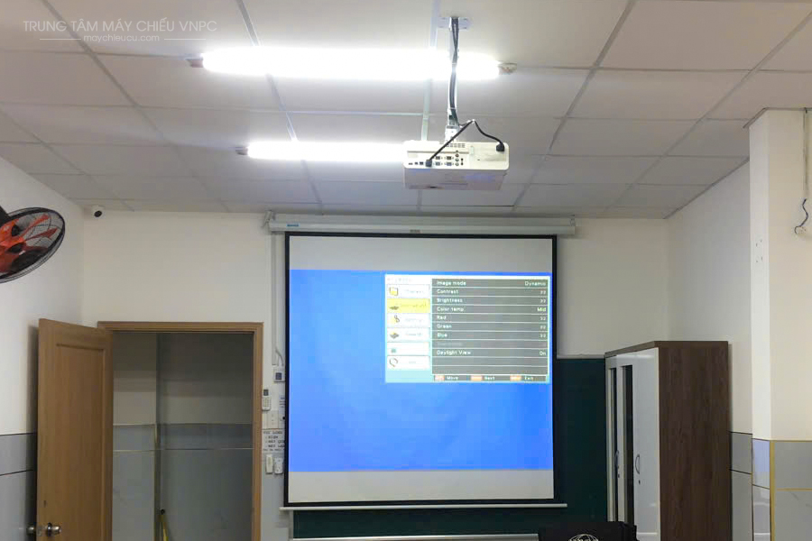 Lắp đặt Panasonic PT-LB353 tại Trung tâm Giáo dục Nhân Trí Việt