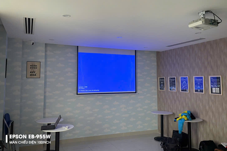 Lắp đặt Epson EB-955W và Màn chiếu điện 100 inch văn phòng công ty