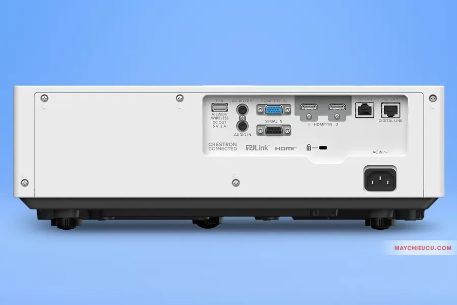 Panasonic PT-VMZ62 thiết lập hệ thống cổng kết nối chuyên nghiệp bao gồm hai đầu vào HDMI, cổng LAN hỗ trợ giao thức DIGITAL LINK