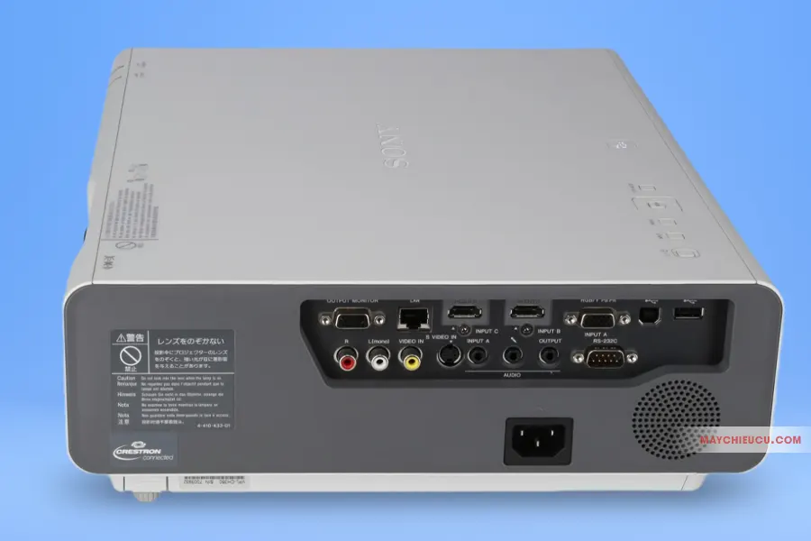 Sony VPL-CH350 sở hữu hệ thống cổng kết nối đa dạng, bao gồm đầu vào HDMI, VGA, và cổng điều khiển RS-232C