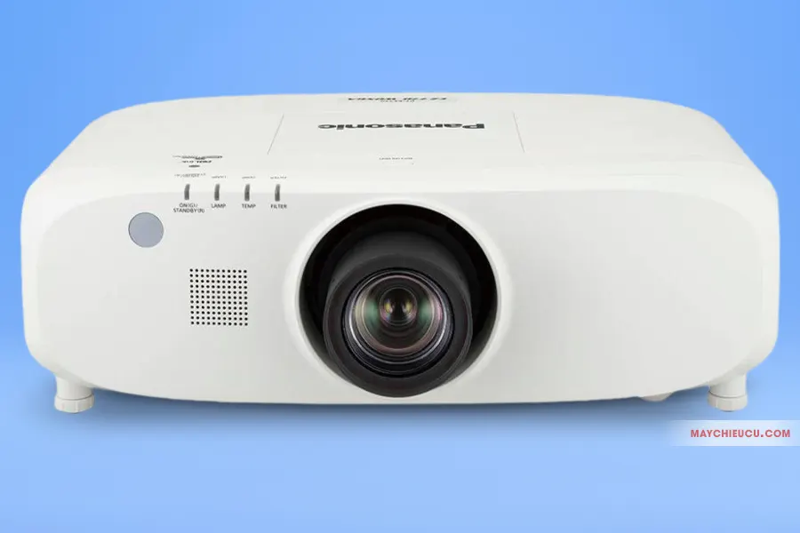 Panasonic PT-EW730Z sở hữu cường độ sáng 7000 ANSI Lumens, độ phân giải WXGA và công nghệ 3LCD