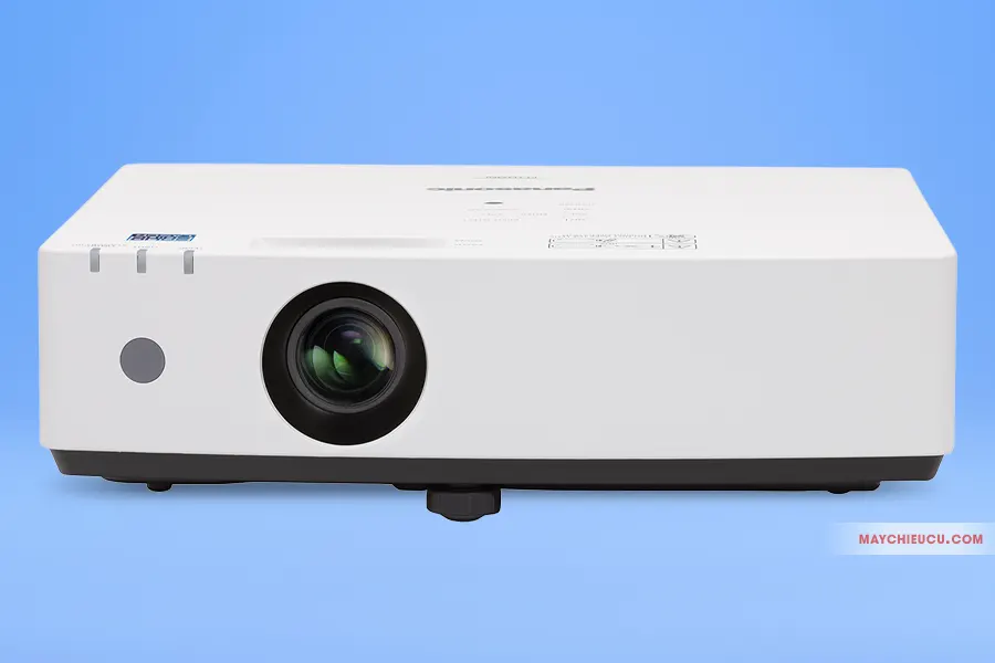 Panasonic PT-LMZ460 sở hữu thiết kế thấu kính lớn với độ phân giải thực WUXGA