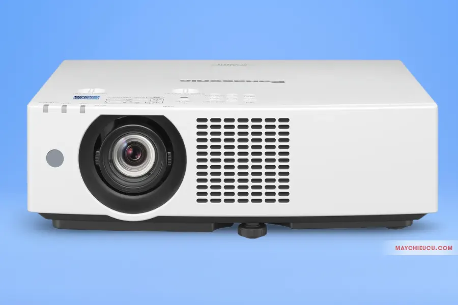 Panasonic PT-VMZ51S sở hữu nguồn sáng Laser 5200 ANSI Lumens, độ phân giải WUXGA và độ tương phản 3.000.000:1
